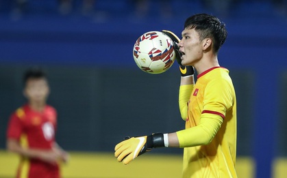NÓNG: Người hùng U23 Việt Nam test nhanh dương tính Covid-19, chúng ta chỉ còn 1 thủ môn ở bán kết