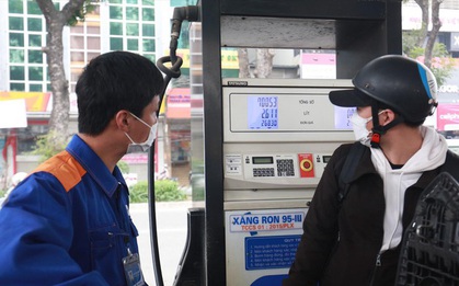 Doanh nghiệp đầu mối xăng dầu "mở mắt" là lỗ hàng chục tỷ đồng