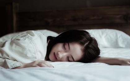 Trong và sau khi ngủ mà thấy dấu hiệu "kỳ lạ" này nghĩa là cơ thể bạn đang lão hóa nhanh, rất cần khắc phục kịp thời