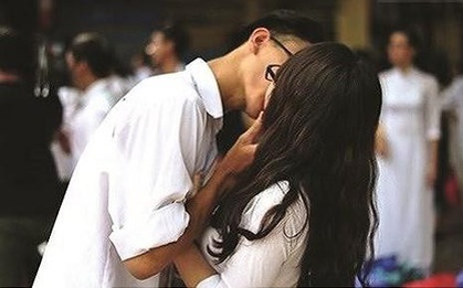 Phụ huynh nên làm gì khi con tìm hiểu chuyện "người lớn"?