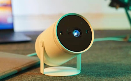 Máy chiếu Samsung Freestyle mở bán hôm nay: Chiếc TV bỏ túi đúng nghĩa, hình ảnh sáng đẹp, linh hoạt bất ngờ