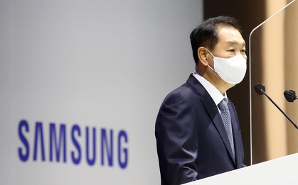 CEO Samsung cúi đầu xin lỗi vì bê bối ‘bóp’ hiệu suất Galaxy S22