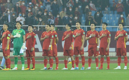 Xúc động khoảnh khắc ĐT Việt Nam chào cờ trong trận cuối cùng trên sân nhà ở vòng loại 3 World Cup 2022
