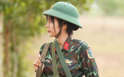 Sao Nhập Ngũ bất ngờ tung hình ảnh một nữ quân nhân xinh đẹp, dân mạng đổ xô xin "in tư"!
