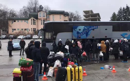 Bộ Ngoại giao và Bộ GTVT tổ chức 2 chuyến bay đưa người Việt ở Ukraine về nước