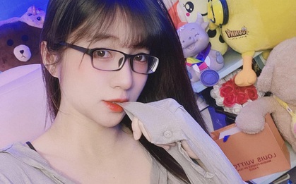 Có một nữ streamer đời đầu khiến đàn em “hít khói" với phong cách “hack tuổi” đáng nể