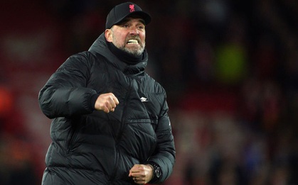 Liverpool chật vật trả nợ, đẩy derby Manchester đến sát mép "núi lửa"