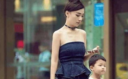 Đón con tan học nhưng con cúi mặt không nhìn, còn giả vờ KHÔNG QUEN BIẾT: Mẹ gặng hỏi thì giật mình, xấu hổ vì nguyên do