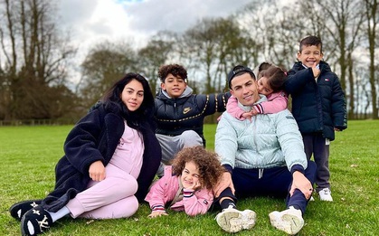 Thế giới bóng đá an ủi Ronaldo và Georgina sau tin buồn mất con trai bé bỏng