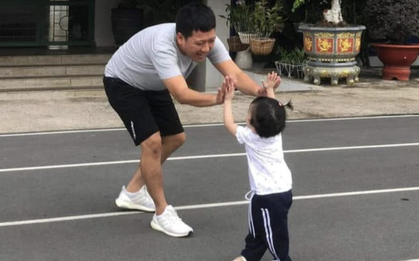 Soi trang cá nhân Trường Giang, lại phải một lần nữa khen cách danh hài dạy con gái: Có ông bố như này con không lanh lợi, thông minh mới lạ