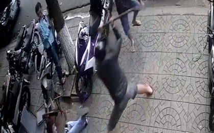 Nam thanh niên bị chém tới tấp khi đang ngồi uống nước