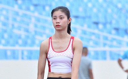 VĐV điền kinh Việt Nam bỡ ngỡ trong ngày chạy thử thiết bị hiện đại ở sân Mỹ Đình