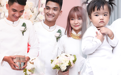 Vợ Mạc Văn Khoa nhận sính lễ khủng trong lễ ăn hỏi, con gái xuất hiện với biểu cảm đáng yêu