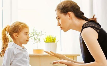 9 câu hàng ngày cha mẹ hay nói cho đã miệng nhưng lại mang tính sát thương cao, để lại "di chứng" nặng nề cho con khi trưởng thành