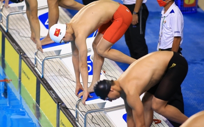 Hành động đẹp của kình ngư Trần Hưng Nguyên sau khi giành HCV thứ 4 ở SEA Games 31
