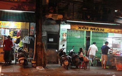 Kỳ lạ tiệm xôi nhà xác giữa lòng TP.HCM: Khung cảnh đượm chất u tịch, vừa ăn vừa run nhưng hơn 40 năm vẫn tấp nập người xếp hàng