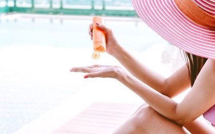 Chuyên gia nhắc nhở bôi kem chống nắng mà bỏ qua vị trí này trên khuôn mặt sẽ dễ bị tia UV gây hại, thậm chí dẫn đến ung thư da