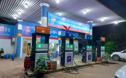 Phong tỏa, khám xét địa điểm nghi sản xuất hàng triệu lít xăng dầu giả