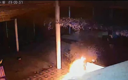 Bắt 3 nghi can ném bom xăng vào nhà dân giữa đêm