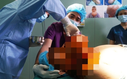 6 giờ nghẹt thở loại bỏ "quả bom sắp nổ" trên mặt người đàn ông