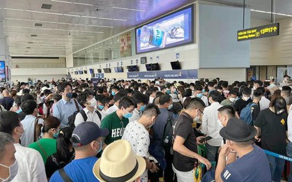 Đông nghịt khách, sân bay Nội Bài khóa xe dừng, đỗ sai vị trí