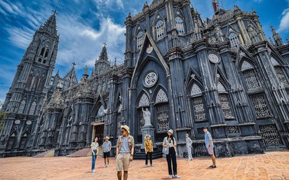 Tour du lịch Nam Định 1 triệu đồng của chàng shipper Hà thành gây bất ngờ với loạt ảnh như "check-in" châu Âu