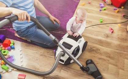 Giữ nhà cửa sạch sẽ khi có con nhỏ