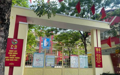 Học sinh bị “đẩy” đi để trường lên chuẩn quốc gia: Vẫn tiếp tục đẩy học sinh lớp 1, lãnh đạo quận có dám cho con vào học trường bị “nhồi” học sinh?