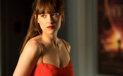 Dakota Johnson thừa nhận "50 sắc thái" là bộ phim "quá tâm thần"