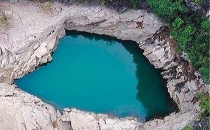 Chuyện về hồ nước trong xanh không đáy ở Trung Quốc: Được mệnh danh là tiên cảnh nhưng chuyên gia lặn xuống mới phát hiện chân tướng