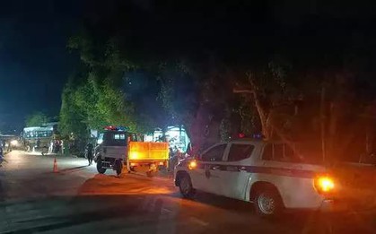 Xe khách tông vào xe máy, 1 người tử vong, nhiều hành khách hú vía