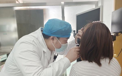 Người phụ nữ 28 tuổi bị điếc đột ngột vì thức dậy nhiều lần vào ban đêm để làm một việc