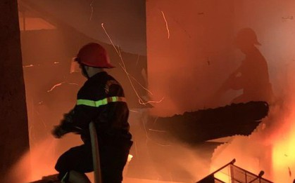Đắk Lắk: Cháy lớn tại chợ thị xã, 28 ki-ốt bị thiêu rụi