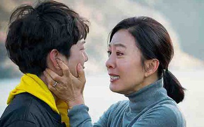 "Không có tiền còn sinh ra con làm gì?" - câu hỏi của con trai khiến mẹ sững sờ và câu chuyện phía sau khiến ai cũng phải suy ngẫm