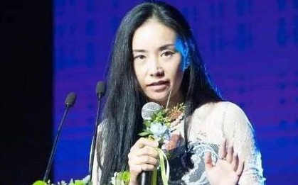 "Hổ phụ sinh hổ tử": Thiên kim tiểu thư có cha là tỷ phú từng sở hữu khối tài sản nhiều hơn cả Jack Ma, được mệnh danh là "nữ hoàng đầu tư" vừa xinh đẹp, vừa xuất chúng!