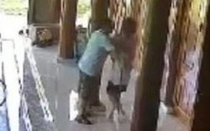 Đề nghị xử lý kỷ luật Chủ tịch Ủy ban MTTQ xã "sàm sỡ" nữ sinh lớp 10