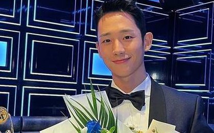Jung Hae In lên top tìm kiếm vì vài giây mỉm cười tại lễ trao giải