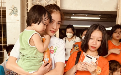 Lệ Nam để mặt mộc vẫn xinh đẹp khi đi làm thiện nguyện
