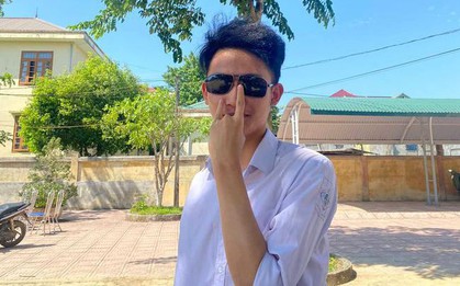 Thủ khoa khối A01 tỉnh Quảng Trị, lọt top 10 thí sinh điểm cao toàn quốc: Dậy từ 5 giờ sáng học bài, chủ yếu tự học qua các khoá online