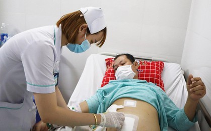 Bác sĩ bỏ sót chấn thương, người đàn ông phình bụng như mang bầu