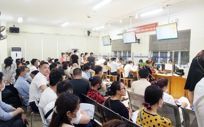 Người dân xếp hàng dài chờ đợi làm hộ chiếu mẫu mới: Cục Quản lý xuất nhập cảnh khuyến cáo