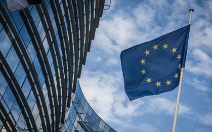 EU thông qua hai đạo luật quan trọng để kìm cương Apple, Google
