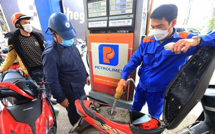 Giá xăng giảm gần 1.000 đồng/lít