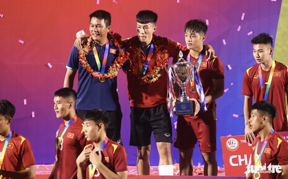 Vô địch U19 quốc tế, U19 Việt Nam chưa kịp mừng đã nhận tin không vui