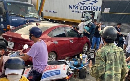 Xe tải tông hàng loạt ô tô, xe máy ở Đồng Nai: Các xe đang dừng chờ qua đường