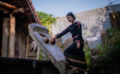 Điểm 10 môn Tiếng Anh của nữ sinh Ê đê