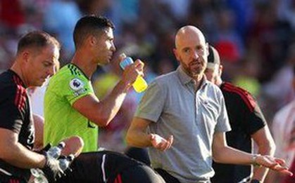 HLV MU không nhận lỗi, chỉ trích học trò sau thảm bại trước Brentford