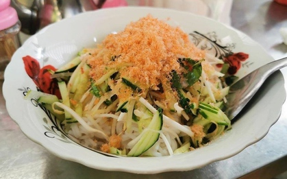 Món bún dân dã chẳng qua chế biến cầu kỳ lại vô cùng hút khách ở Hà Tiên
