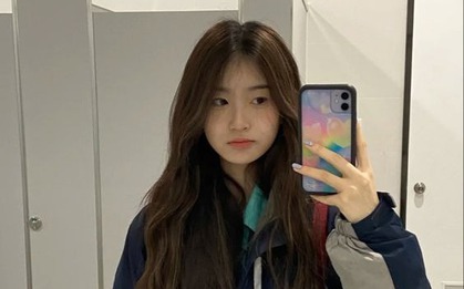 Vì sao bạn soi gương thấy xinh mà chụp selfie lại xấu?