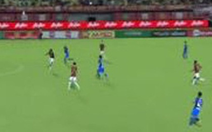 Clip: "Pha đốt đền" ở Thái Lan được báo châu Âu nhận định là "ngoạn mục nhất trong năm"